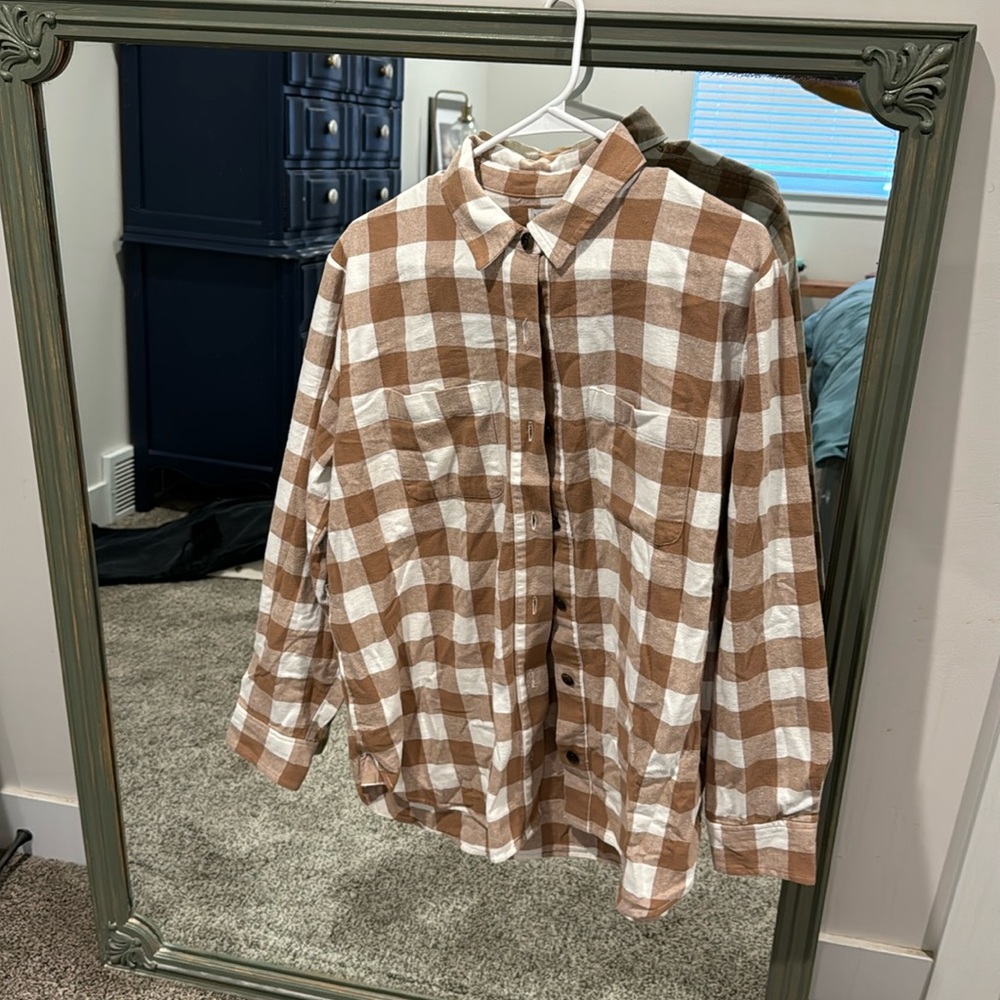 J Crew women’s plaid flannel shirt with side and breast pockets! New wot